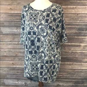 Lularoe tunic style top scoop neck shirt sleeve